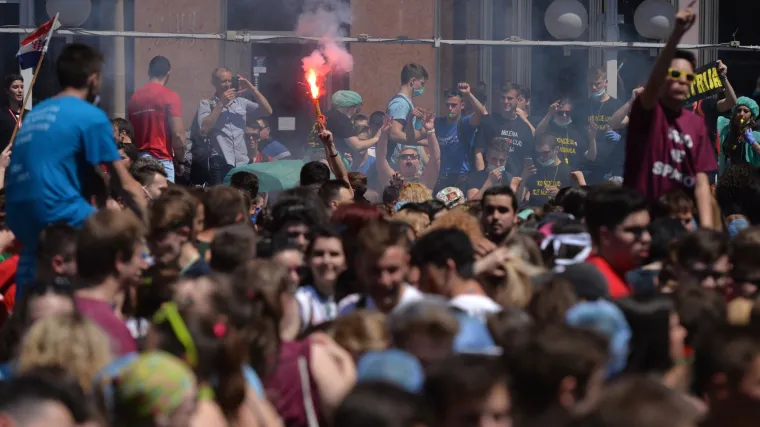 Pokrenuta kriminalistička istraga: teže ozlijeđena maturantica, sumnja se na 18-godi&scaron;njaka