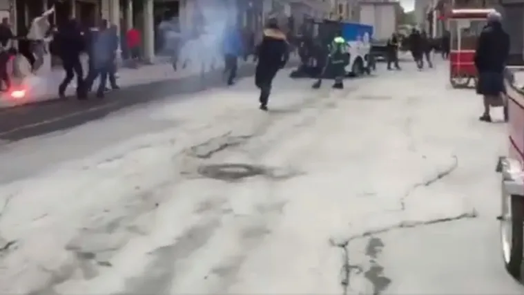 Grci jedva spasili živu glavu od turskih huligana