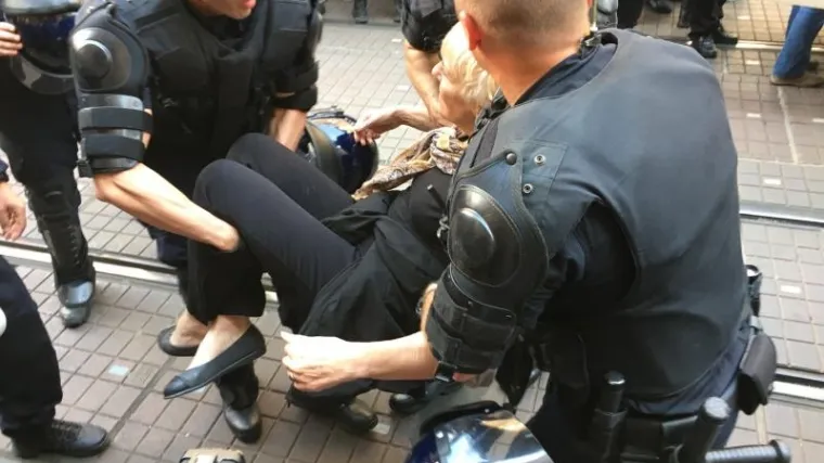 Privedene aktivistica Sanja Juras i čelnica udruge B.a.b.e Sanja Sarnavka