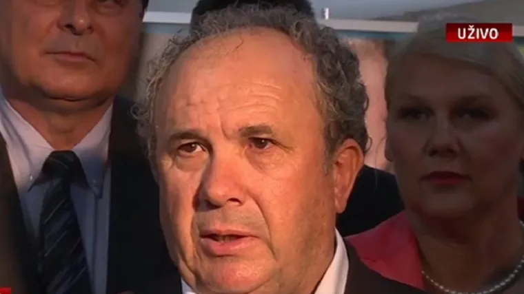 'Za&scaron;to provocirate?'