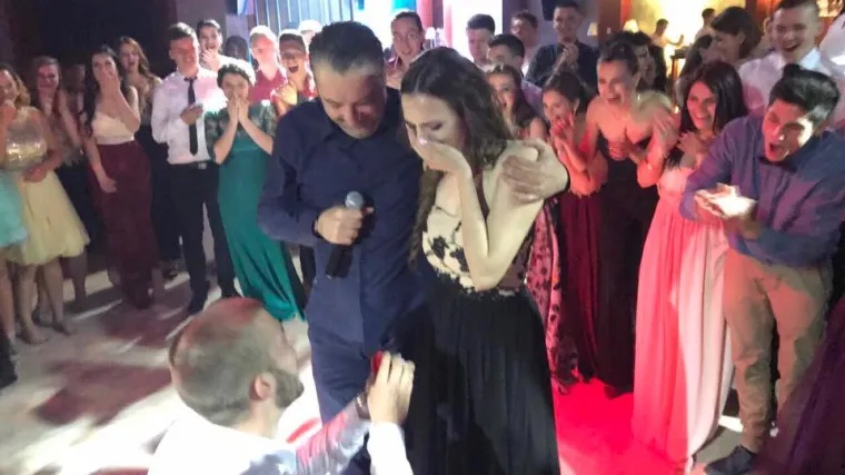 Djevojci iz Tuzle na maturalnoj večeri pripremio iznenađenje života