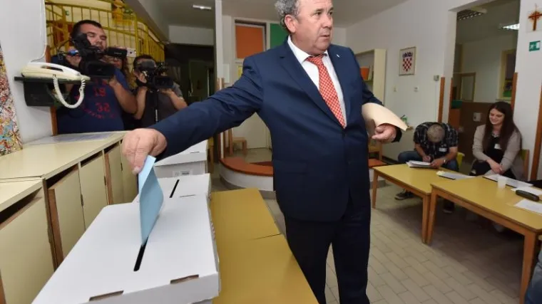 'Vidim u Splitu vi&scaron;e vole janjetinu nego ribu': reakcije na dru&scaron;tvenim mrežama nakon izbora