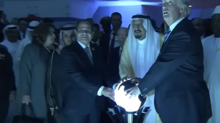 Trump je Iluminat ili proročica: Internet se opet ruga predsjedniku SAD-a