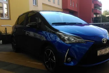 Osvježeni Yaris je dinamičan, elegantan i agresivan, a novost skriva i pod poklopcem motora