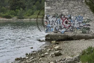 Horor u Puli: U plićaku pronađeno beživotno tijelo trogodišnjaka