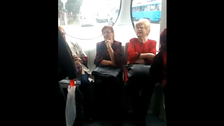 Tko pjeva, zlo ne misli: zagrebačke bakice pjesmom u tramvaju svima uljep&scaron;ale dan