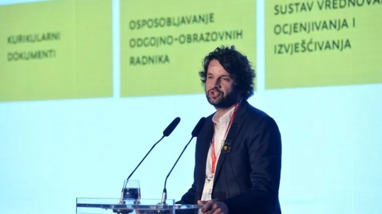 Jokić o netransparentnosti izbora voditeljice kurikularne reforme: 'Radi se o najcrnjoj balkanskoj krčmi'