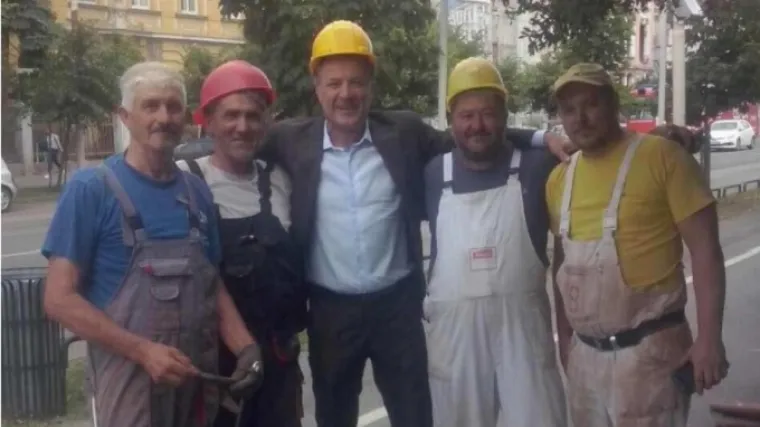 'Evo vam 1000 kuna, počastite se'