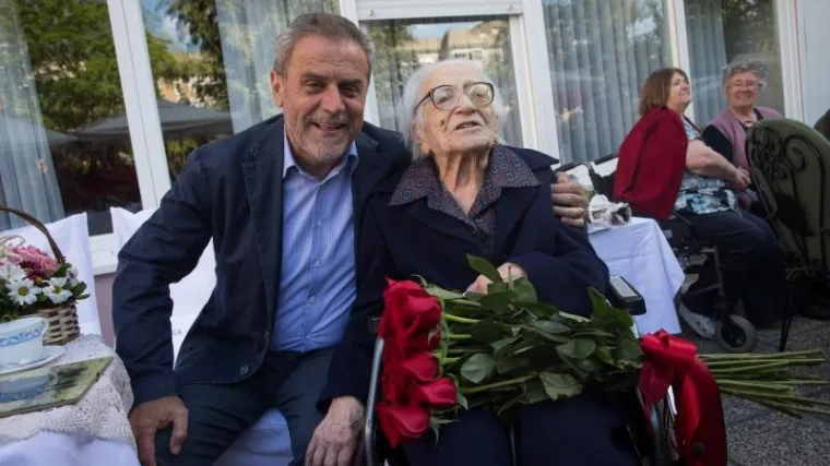 Bandić na rođendanu 103-godi&scaron;njakinje: 'Merdeces koji je stalno na 3.000 okretaja, to sam ja'