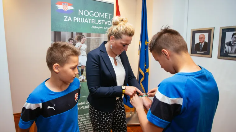 Nogomet za prijateljstvo - predstavnici Hrvatske u posjeti Janici Kostelić