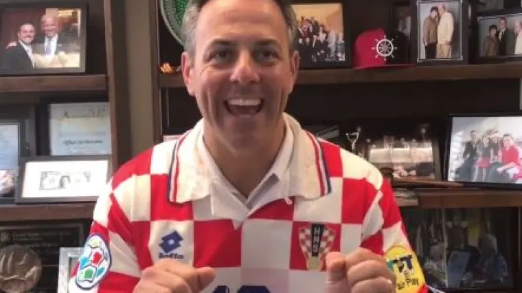 Američki političar odu&scaron;evio hrvatskom navijačkom pjesmom