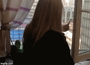 Poku&scaron;ala ispaliti vatromet kroz prozor, pogledajte kako je to uspjela upropastiti