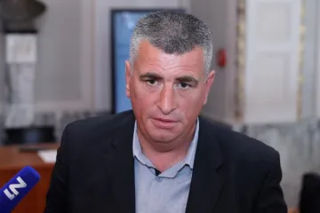 'Pupovac ponovno gradi svoju karijeru najpoznatijeg hrvatskog etnobiznismena'