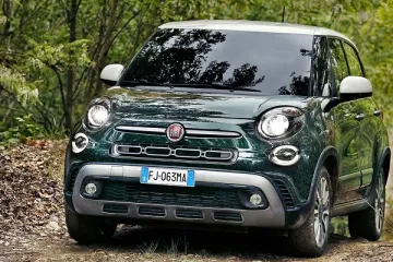 Njegova tri različita identiteta pokrivaju potrebe tržišta