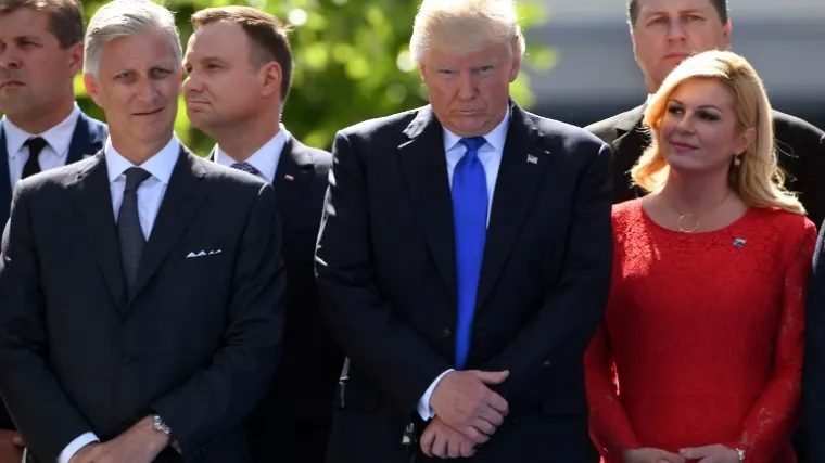 Na skupu čelnika u Bruxellesu stajala tik do predsjednika SAD-a