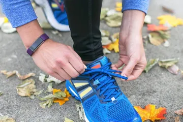 Fitbit i Apple Watch ne prikazuju ni približno točne podatke o količini potrošenih kalorija
