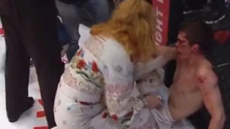 Bijesna mama uletjela u ring i i&scaron;amarala ga pred svima