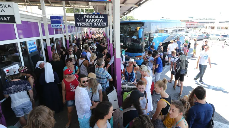 Split već ru&scaron;i rekorde: u Zračnu luku Resnik sletjelo je 86 aviona, odnosno oko 22 tisuće putnika