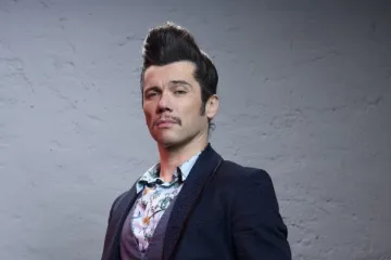 Reality seriji prati avanture dva para (ljubavni parovi, članovi obitelji, prijatelji) na njihovom prvom putovanju