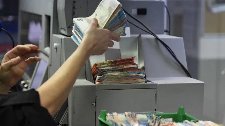 Uvođenje eura će nas ko&scaron;tati, ali jo&scaron; će nam biti gore ako sada napravimo veliki zaokret