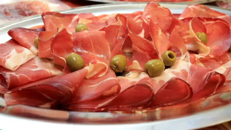 Čime hranimo turiste u hotelima: dok stranci sanjaju o onome &scaron;to mi bacamo, mi uvozimo ono čega su oni siti