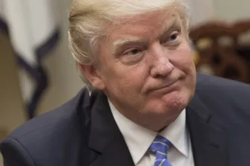 Trumpa napu&scaron;ta voditelj komunikacija, glasnogovornik će rjeđe pred kamere