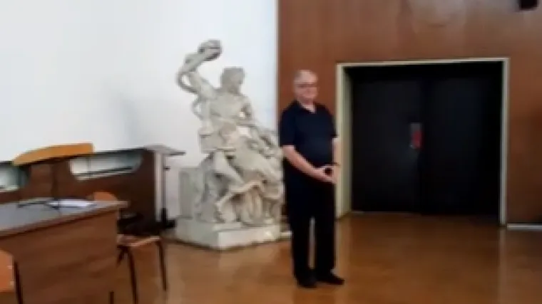 Dirljiv opro&scaron;taj studenata Filozofskog fakulteta od omiljenijeg profesora