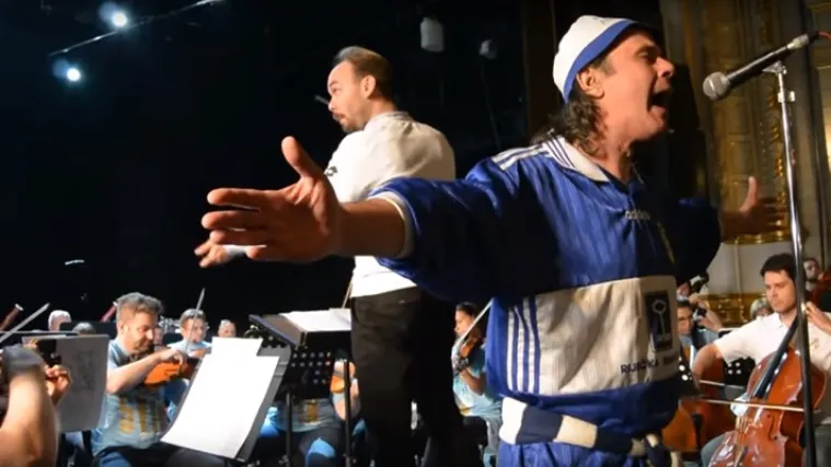 Ovako zvuči i izgleda kada simfonijski orkestar izvodi pjesmu Armade s ikonom riječkog roka