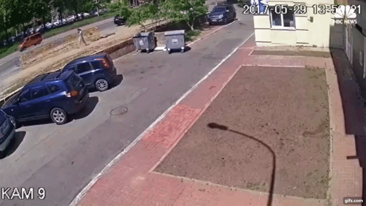 Izgleda da fontane mogu i same izrasti, a jo&scaron; vam i preparkiraju auto...