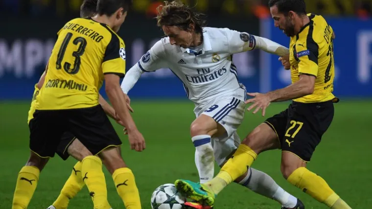 Luka Modrić kad primi loptu suparničke igrače čini smije&scaron;nima