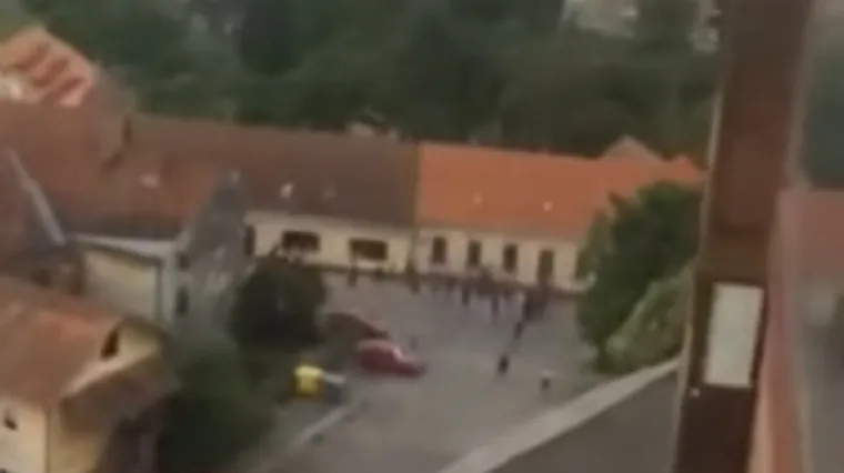 Izgredi u Varaždinu: sukobili se navijači, policija pendrecima spriječila veće nerede