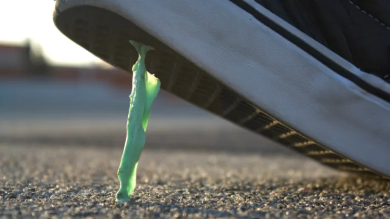 Skidanje žvake s odjeće - kako skinuti žvaku s odjeće