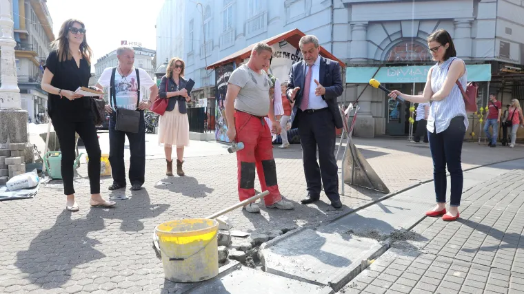 'Batman Bandić' je u jednom danu obi&scaron;ao 20 mjesta, a na&scaron;a reporterka koja ga je pratila jo&scaron; uvijek ima podočnjake