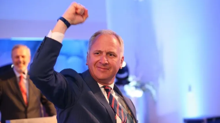 Opara objasnio Kerumu odakle dolazi i citirao Thompsona: 'Bosna će nam reći sve'