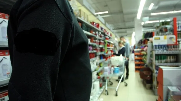 Dao mu svoju uniformu, a on iz sefa uzeo 200.000 kuna u ke&scaron;u