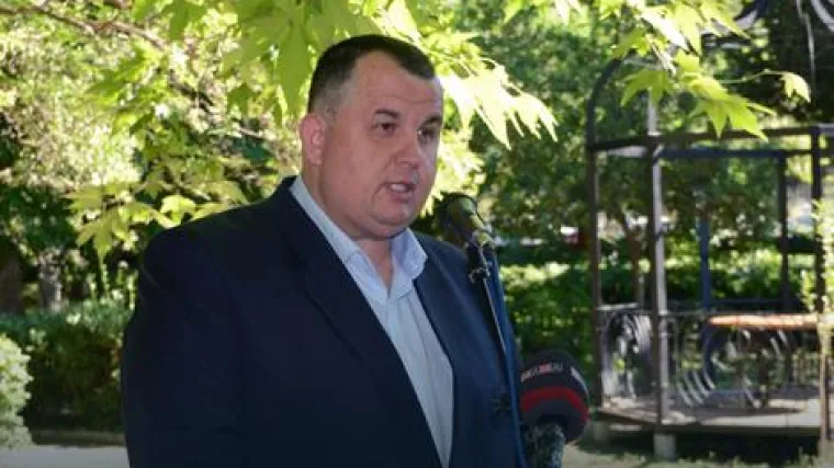 Kao poduzetnik je radnicima kupovao automobile: danas kao političar plaću daje potrebitima