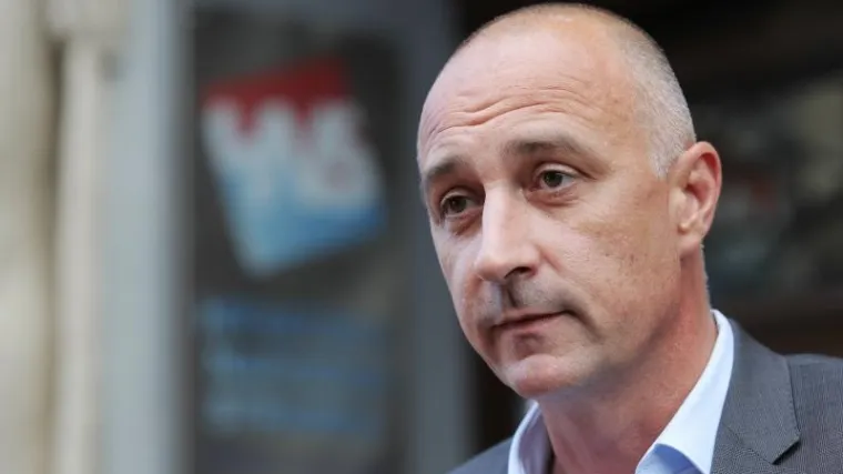 'Bolje tableta za spavanje, nego tvit u 3 ujutro'; Bocnula ga i Anka Mrak Tarita&scaron;