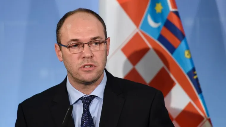 Stier mu odgovorio: 'I drugi imaju ovakvu situaciju pa im ne smeta'