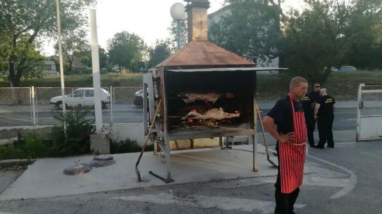 U stožeru Željka Keruma pripremaju se za pečenje janjaca: prijavili niz nepravilnosti