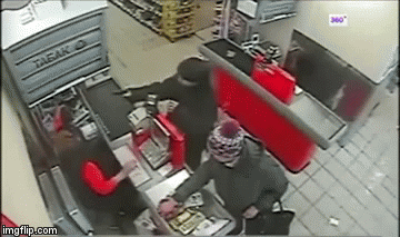 U&scaron;etao s pi&scaron;toljem u trgovinu i zaprijetio prodavačici, njezina reakcija potpuno &scaron;okirala