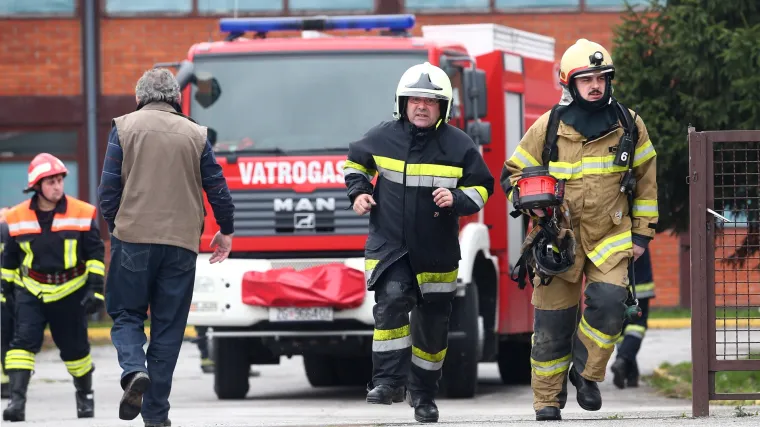 Izbio požar kraj Šibenika, na terenu vatrogasci i zračne snage