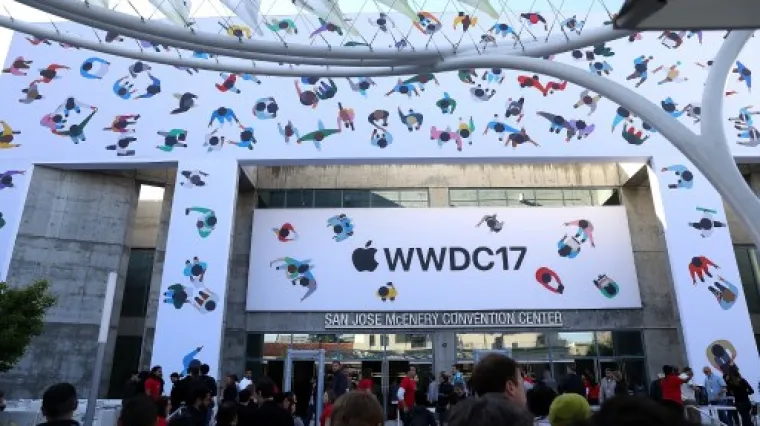 Siri postaje poliglot, iOS automatski odgovara na poruke i pozive dok vozite...