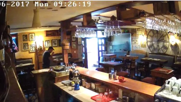 Crnogorac opljačkao kafić, a zatim lagano popio kavu i zapalio