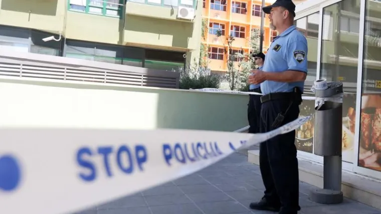 'Razoružao ga je, savladao i predao policiji'