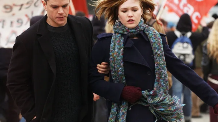 U drugom dijelu popularne trilogije bivši profesionalni ubojica se suočava sa svojom prošlošću (Bourneova nadmoć)