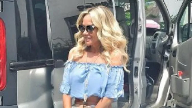 Bluze otvorenih ramena već su neko vrijeme pravi ljetni hit, a Maja &Scaron;uput nosi ih upravo na ovo