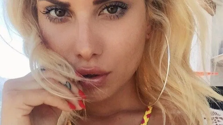 Lijepa voditeljica zadovoljna rezultatima vježbanja