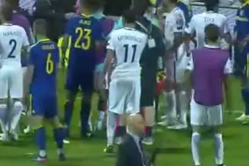 Pogledajte kako se igrač Arsenala narugao Grku koji je u Zenici ostao bez zuba