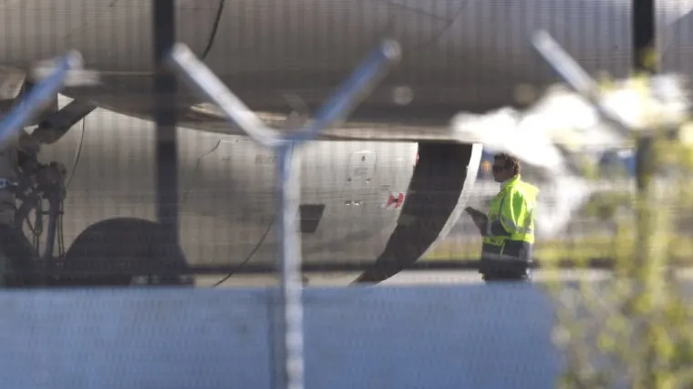 Zrakoplov sletio u Sydney s rupom u motoru