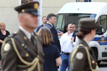 Dok je čekao Groysmana, Plenković se srdačno pozdravio i popričao s Dragovanom